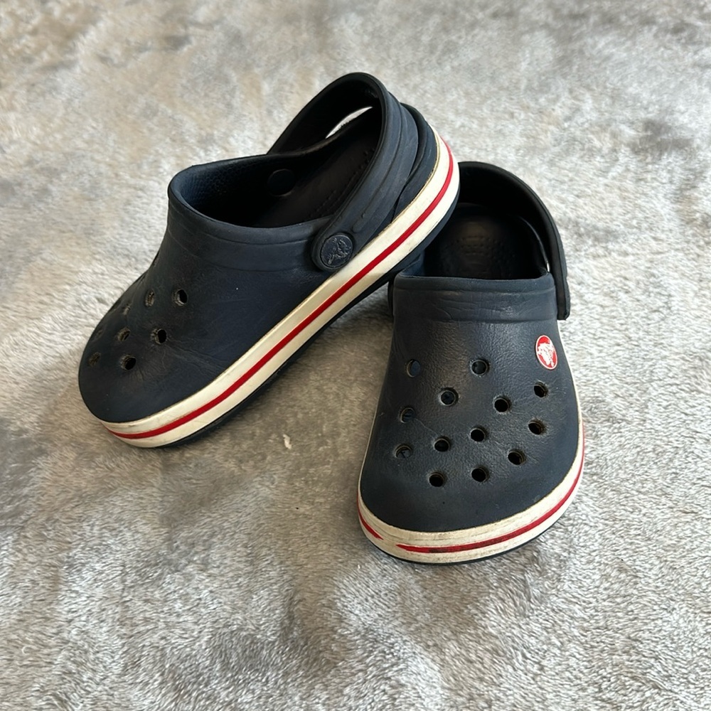 ⭐️ Crocs - sandals water shoes. Size 6-7